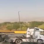 Siirt’te kum yüklü bir kamyon devrildi