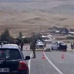 Araçlar kafa kafaya çarpıştı: 2 ölü, 9 yaralı
