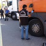 Cinayetin azmettiricisi olarak gördüğü akrabasına tırla çarptı