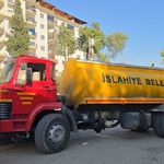 El freni çekilmeyen su tankeri 3 araca çarptı