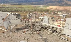 Şırnak'ta kar yağışı sırasında apartmana yıldırım düştü