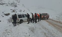 Şırnak–Eruh Yolunda Araç Mahsur Kaldı