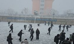 Cizre’de Kar Ulaşımı Vurdu! Okullar Bölgesinde Mahsur Kalan Öğrenciler Yurtlara Yerleştirildi