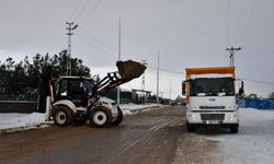 Başverimli’de Yoğun Kar Yağışına Karşı Kesintisiz Karla Mücadele
