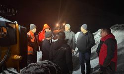 Çığ düşen Şırnak yolu temizleniyor!