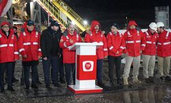 Bakan Bayraktar Filyos’tan Gabar’a Bağlandı, Personelin Yeni Yılını Kutladı