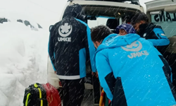 Şırnak’ta Kar Nedeniyle Mahsur Kalan Hasta Kadın Hastaneye Ulaştırıldı