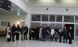 Şırnak’a Gelen Öğretmenler Havaalanında Çiçeklerle Karşılandı