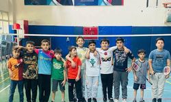 Şırnak’ta gençler tatilde badmintonla buluştu