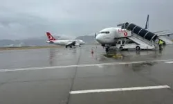 Şırnak Havalimanı Kar Nedeniyle Uçuşlara Kapatıldı