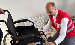Uludere’de İhtiyaç Sahiplerine Tekerlekli Sandalye Desteği