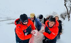 Şırnak’ta zorlu kış şartlarına rağmen yaralı vatandaşa AFAD ve 112 ulaştı
