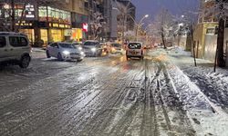 Şırnak’ta Kar Aniden Bastırdı,Trafik Durma Noktasında!