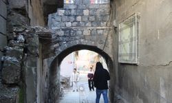 Cizre’nin Son Kemerli Evi Çatlaklarla Direniyor