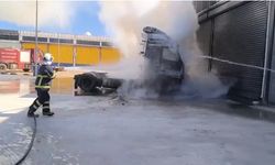Park halindeki tır alev alev yandı