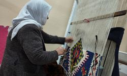 Şırnaklı Kadınlar Yüz Yıllık Jirki Kilimlerini Yaşatıyor