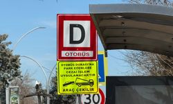 Durak önlerine park eden araçlar çekildi