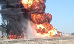 İpek yolunda yakıt yüklü tır alev topuna döndü