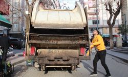 Burada Kürtçe, Arapça ve Türkçe Şarkılarla Çöp Toplanıyor