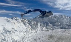 Şırnak’ta 5 Metrelik Karla Zorlu Mücadele