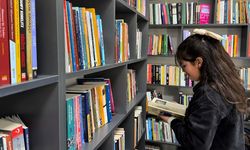 Sınır hattında bir Halk Kütüphanesi