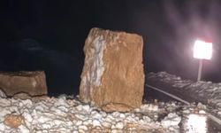 Dev Kayalar Şırnak Yolunu kapattı, Ulaşım Durdu