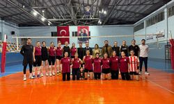 Silopi Voleybol Takımına Ankara Öncesi Moral Desteği