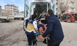 Kamyonet, öğrenci servisine çarptı, 9 yaralı