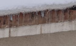 Şırnak’ta Kar Yağışı ve Buz Sarkıtları, Cemre Havada Kaldı