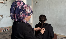 Şiddet ve kumaya  rağmen 4 çocuğu için mücadele eden kadın