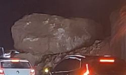 Cizre-Şırnak Yoluna  Kaya Düştü
