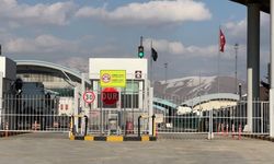 Sınır Kapısı'nda sessiz bekleyiş sürüyor