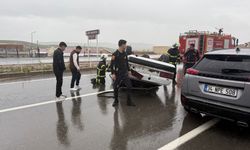 İki otomobil çarpıştı: 2 yaralı