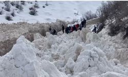 Öğrenci servisi Şırnak’ta çığdan kıl payı kurtuldu