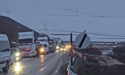 Heyelan Yolu Yuttu, Hakkari’nin Ulaşımı Kesildi