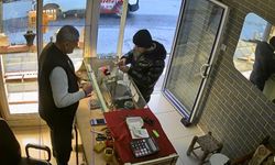 “Bakabilir miyim?” Dedi, 60 Bin Liralık Yüzüğü Alıp Kaçtı