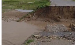 Silopi’de Sel Köprüyü Yıktı, Köyün Bağlantısı Kesildi