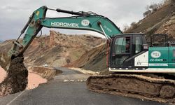 Şırnak'ta Dere Taştı, Yol Çöktü, Onarım Çalışmaları Sürüyor