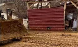 Uludere’de Toprak Kayması; Ev Çamur Altında Kaldı