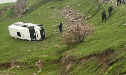 Silopi'de Okul servisi şarampole uçtu