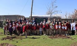 İdil’de Fidanlar Toprakla, Çocuklar Doğayla Buluştu