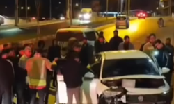 Cizre’de Otomobil Duvara Çarptı 3 yaralı