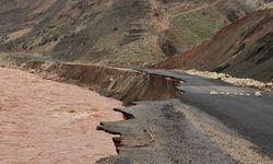 Yoğun Yağış Şırnak’ta Yolu Çöktürdü, Ekipler Harekete Geçti