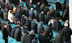 Bakan Çiftçi Şırnak’ta teravih namazını vatandaşlarla kıldı