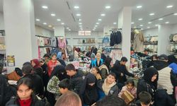 Cizre’de Bin Yetim Çocuğa Bayramlık Sevinci