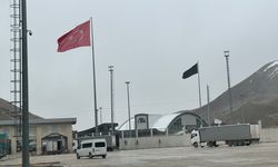 Sınır kapılarında hareketlilik sevkiyat var geçiş sınırlı