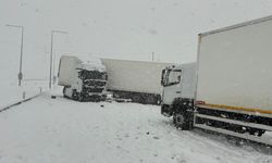 4 tır ve 2 otomobil çarpıştı, 5 yaralı