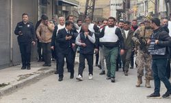 Sevgilisini topuğundan yaraladı,5 kişiyi rehin aldı