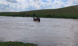 Yükselen dere suları nedeniyle 3 kişi mahsur kaldı