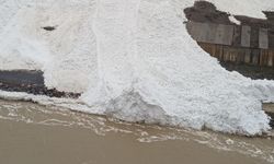 Çığ Zap Suyu’nun önünü tamamen kesti